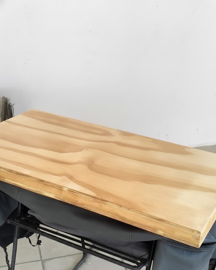 Acabado de mesa de madera sólida