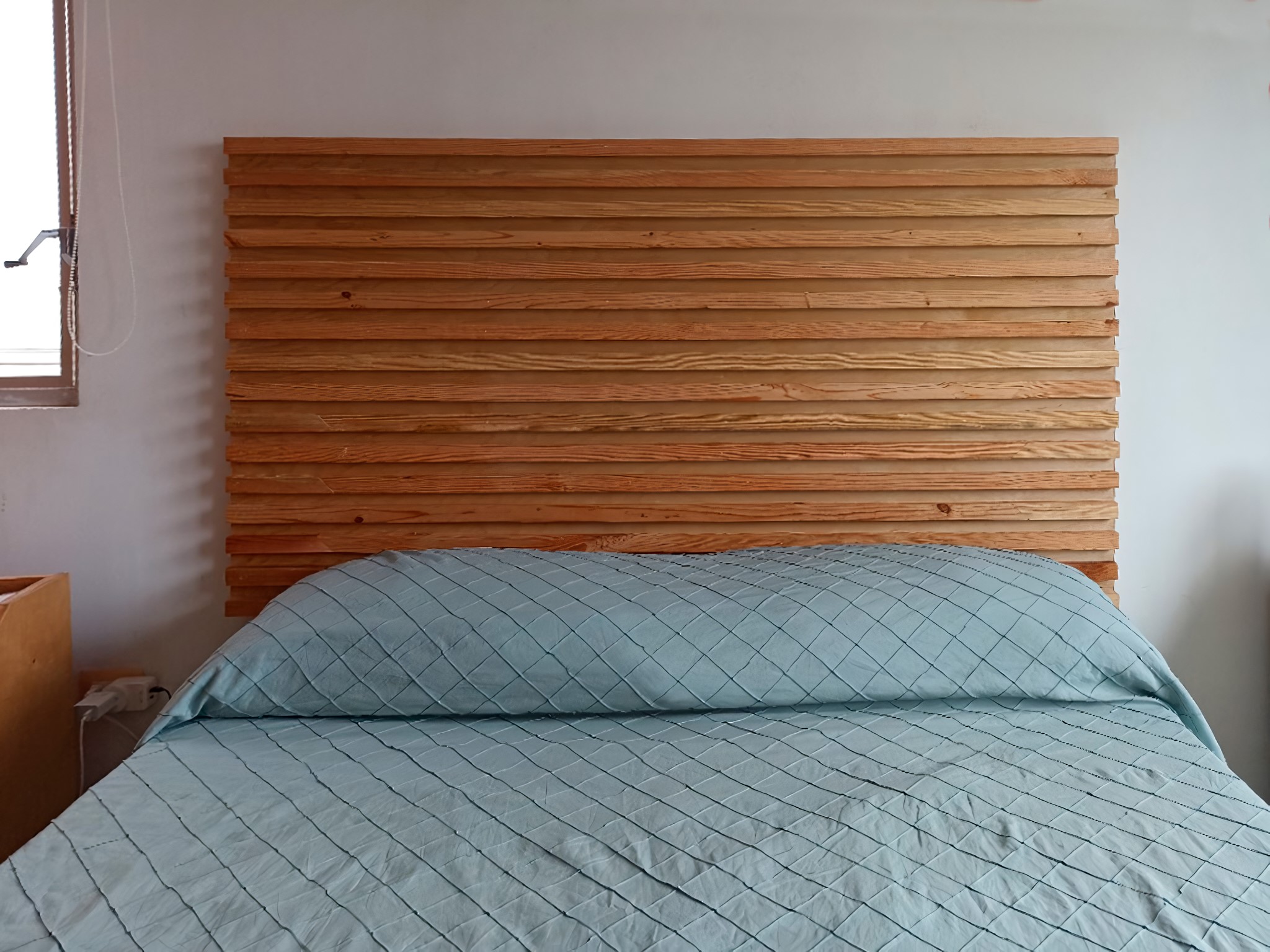 Cabecera de madera estilo listones